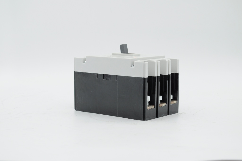 Автоматический выключатель ВА98 340010 250Н160А (2).JPG