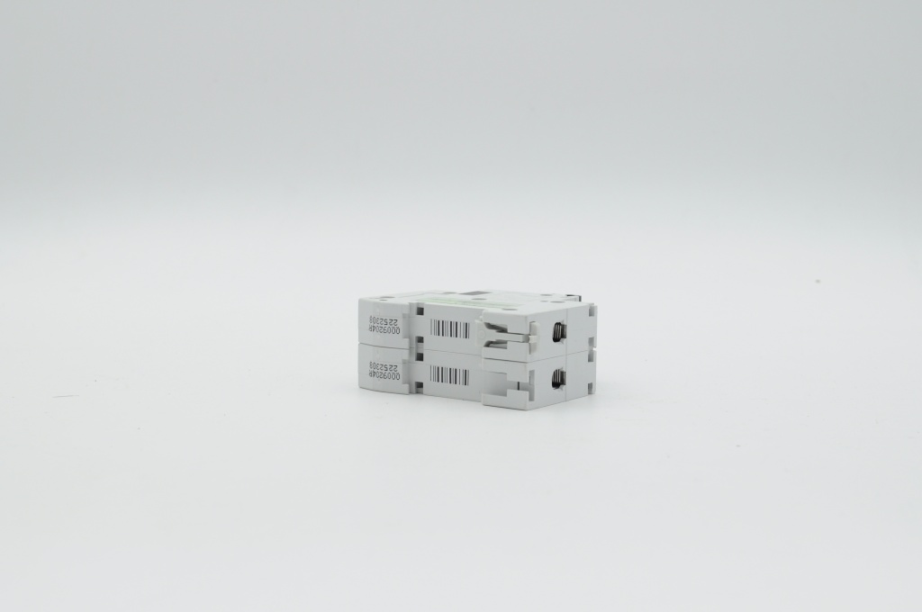 Выключатель автоматический С65РНDC 2P 6А (2).JPG